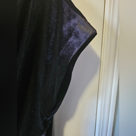 Tiss the season to show off - NWOT - Picture 4 of 8